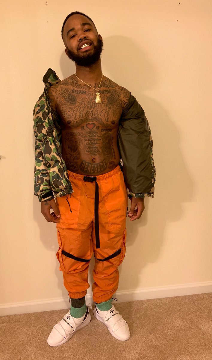 murraysmyname's tweet photo. Yung Cyfa. Bape x Off-White x Adidas X ALEXANDER WANG. 💪🏾🍾 #StyledByMurray https://t.co/LBztkDnNeK