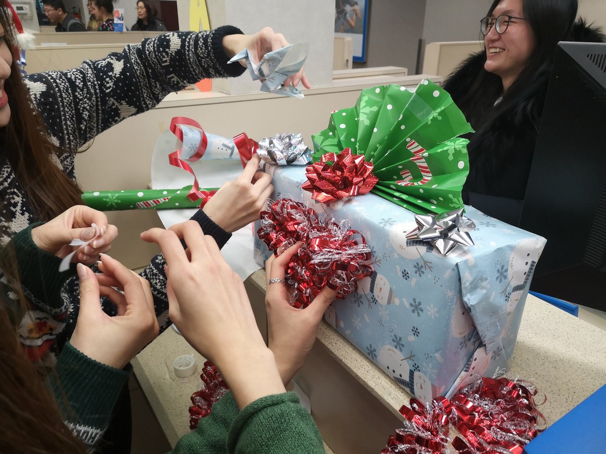 Thank you <a href="/BMORichmondMain/">BMORMO</a> for hosting the market Xmas party!! Love the engagement and effort for the gift wrap competition🎁🥳 #VWRxmas #VWRmarket #Bestteaminbanking <a href="/BMOKerrisdale/">BMO Kerrisdale</a> <a href="/Andrewlee2017/">Andrew</a> <a href="/SaraYang113/">Sara Yang</a>