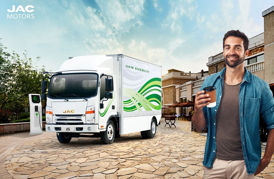 jacmotorsglobal's tweet image. When you need a break, the #I5 will keep you in company while recharging on green energy! #LifewithWheels #EffectiveWork #JACMotors