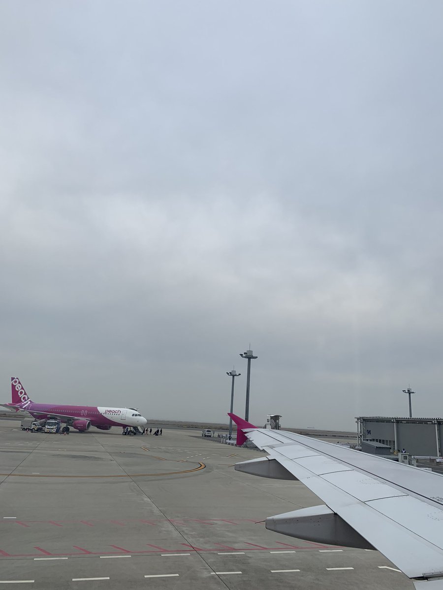 morigenta's tweet photo. 長野から無事に関空に到着し、今から宮崎にぴょーんと行ってきます！

宮崎は遠かけど飛行機やけん座っとったら着くけん楽ちん^ ^

今日は都城市のいくつかの小学校のPTAのみなさんに向けての講演。
しっかりと本業も頑張ってきます！ https://t.co/9p68Y9set0