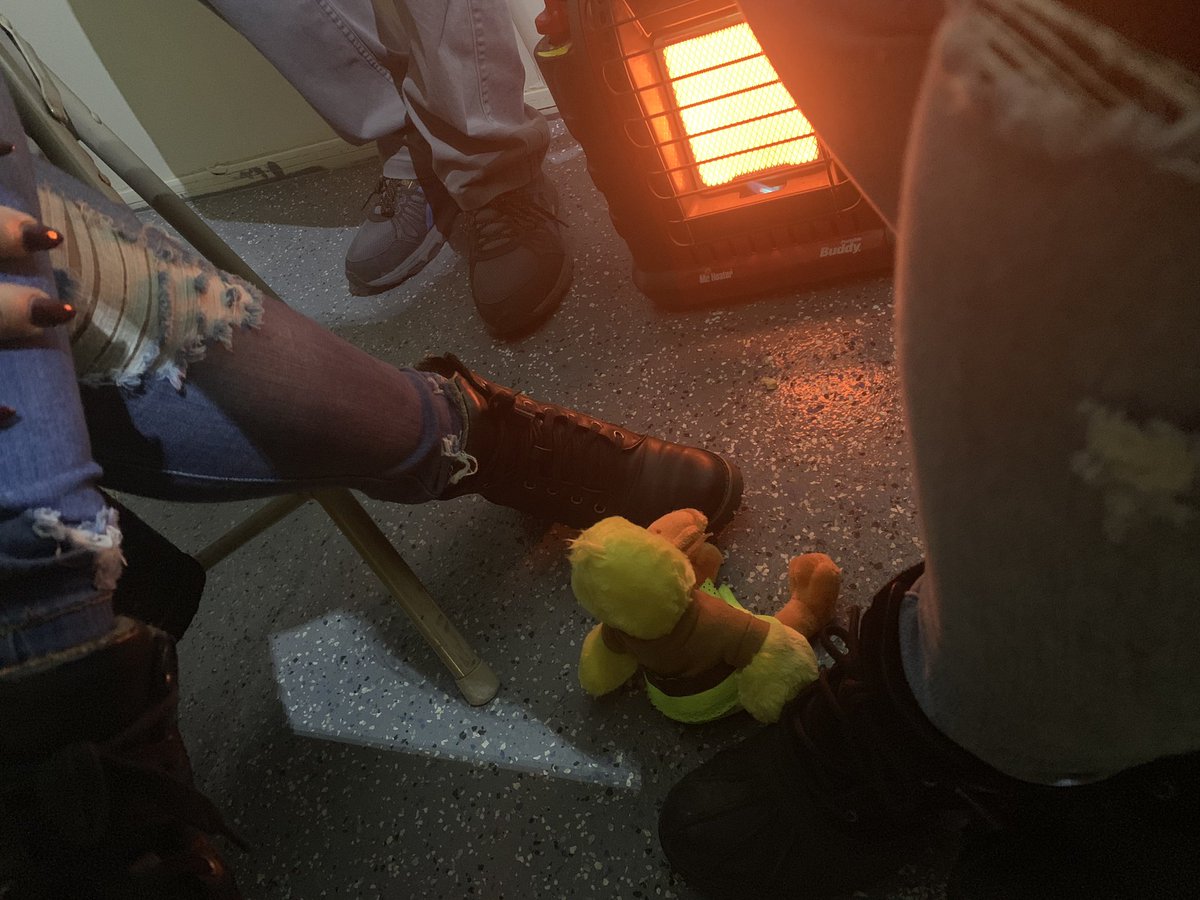 feeder_9179's tweet photo. #PeakProblems....
🎶🎶Baby it’s cold outside🎶🎶
#MrsQuakers #SafetyFirst #Freezing #CaliforniaCold #WeAreAllIn 
@SGACAFeeder https://t.co/OcG2jEmTqJ