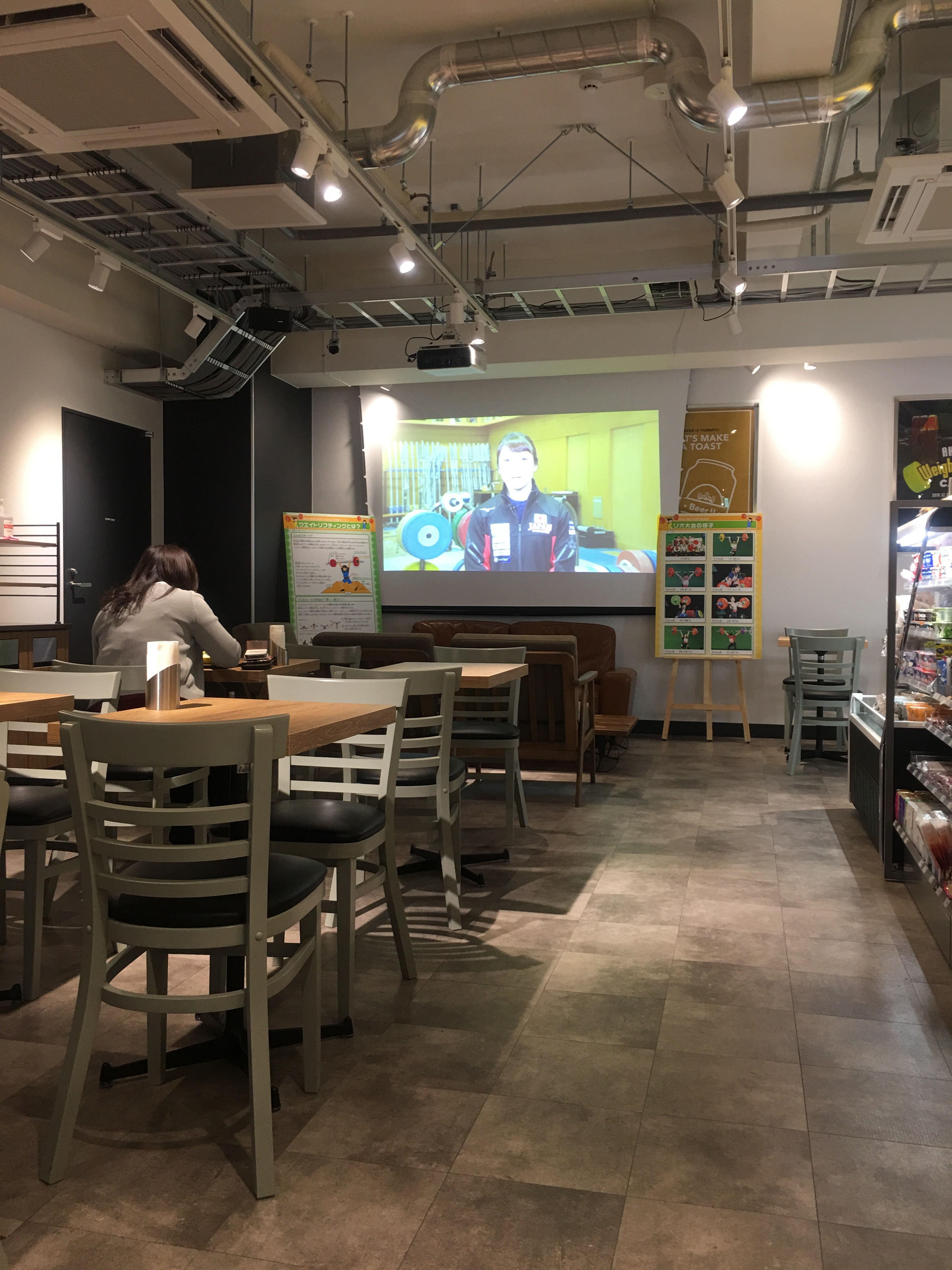 アキバ インフォ Sur Twitter ファミマ秋葉原tmoビル S店 は カフェ Sofa Akihabara と併設し 店内にカフェスペースがございます こちらで一服いかがでしょう 場所はベルサール秋葉原の裏手側 元リナックスカフェの跡地です Akiba T Co
