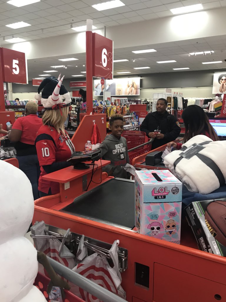 KingPetersenWRS's tweet photo. βTis the season to give! I want to give a huge thanks to our community partners! It truly takes a village! Our students had the time of their lives! #shopwithacop #shopwithajock @PetersenHISD @DanitraArredon1 @verolopez2020 @SouthArea_HISD @HISD_Wraparound https://t.co/XnAJ2u0KBo