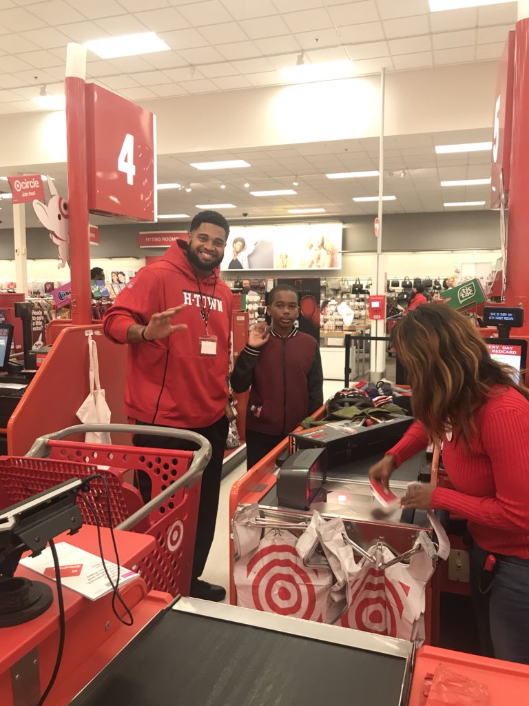 KingPetersenWRS's tweet photo. βTis the season to give! I want to give a huge thanks to our community partners! It truly takes a village! Our students had the time of their lives! #shopwithacop #shopwithajock @PetersenHISD @DanitraArredon1 @verolopez2020 @SouthArea_HISD @HISD_Wraparound https://t.co/XnAJ2u0KBo
