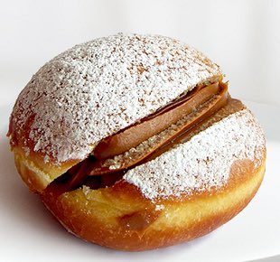 ElBrujo_29's tweet photo. El mejor Berlín para Ustedes es relleno con:

🔁 Crema Pastelera
❤️ Manjar https://t.co/cGlMyuyjdm