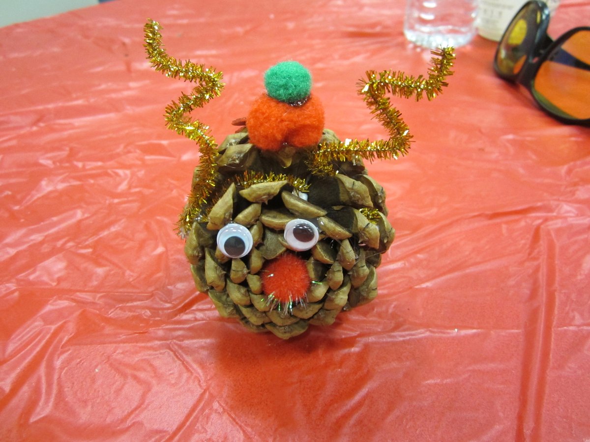 GrCalLibrary's tweet image. Simple pine cones transform into festive trees--or even reindeer! #AllAbility #LibrariesAreForEveryone