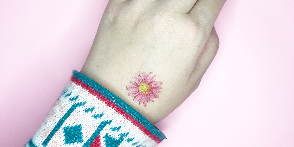 Share 72+ pink daisy tattoo super hot