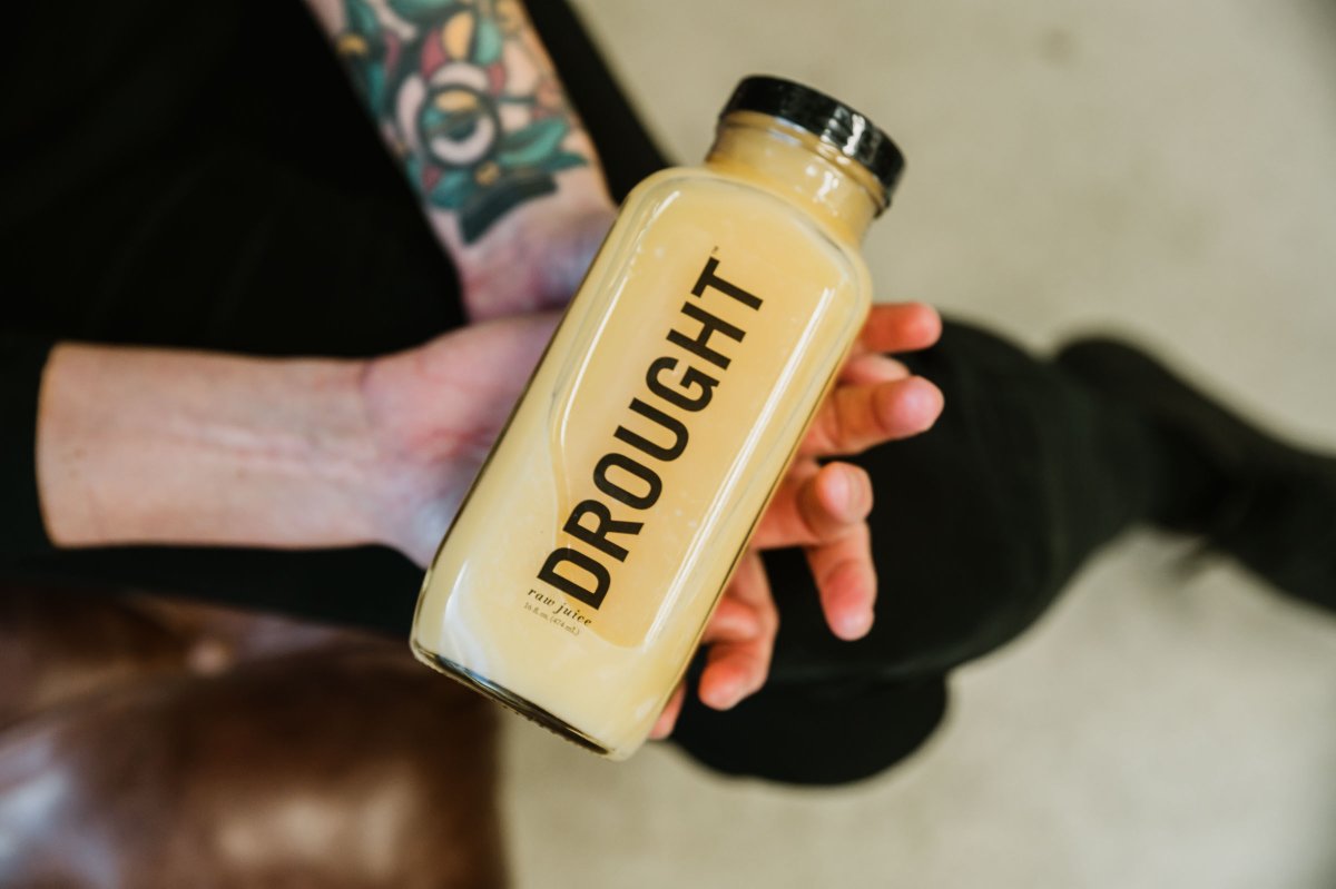 TheHamiltonDET's tweet photo. #GIVEAWAY - Orange you glad it’s the holiday season? Don’t let the weather beet you down! EXP|DET and Drought are giving away a one-day juice cleanse to a lucky winner. We’d be cold-pressed to find something better than this! The juicy details are below. https://t.co/zOs8Ks680c