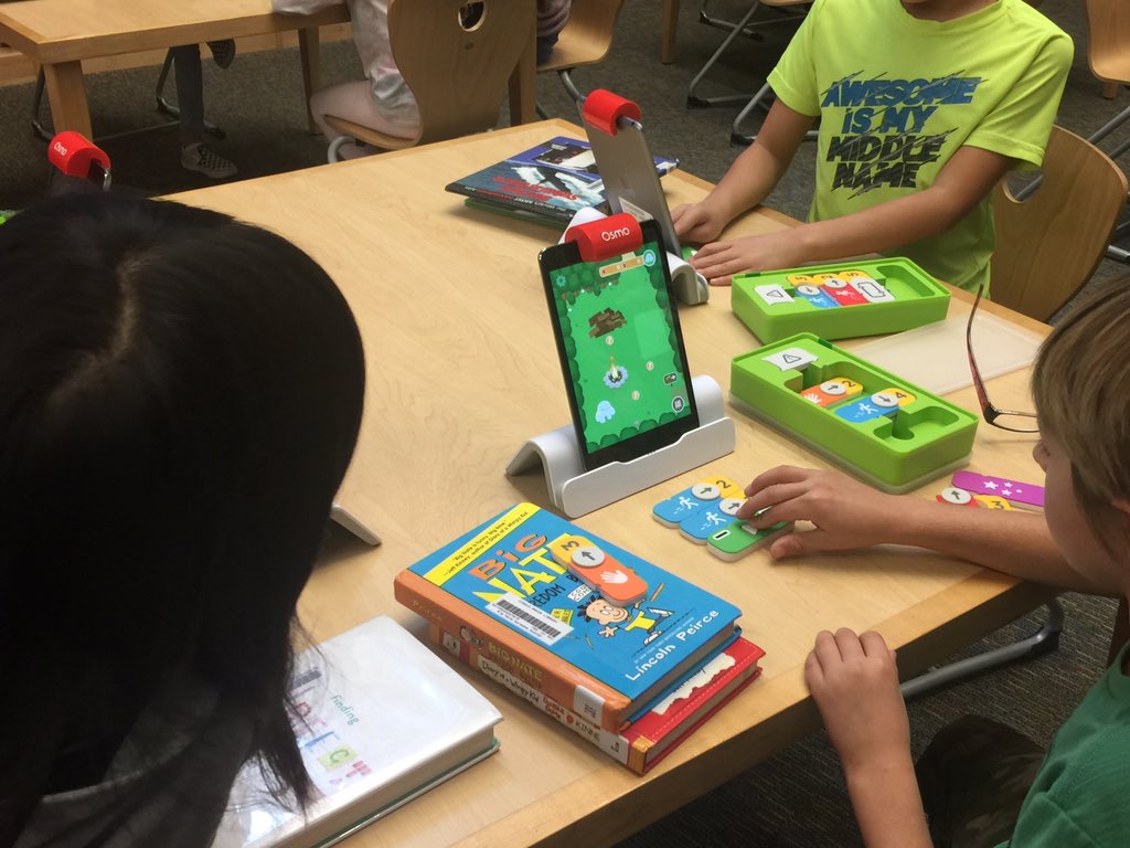 battyforbooks's tweet image. #HourofCode2019 in full swing @CiboloGreenElem library. 4th graders using @PlayOsmo #CodingJam #CodingAwbie. #NEISDLibs#neisditech
