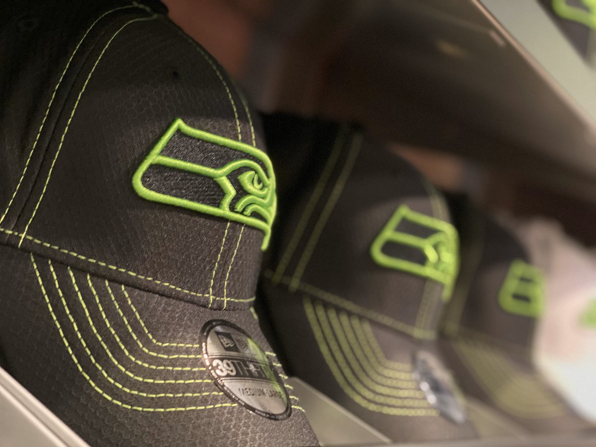 WayBlanca's tweet photo. Got 3 of the @TDLockett12 #newera @newera #2019collection Get your while they last
💚💙16💙💚
#seahawksproshop https://t.co/wHrnjz8ycV