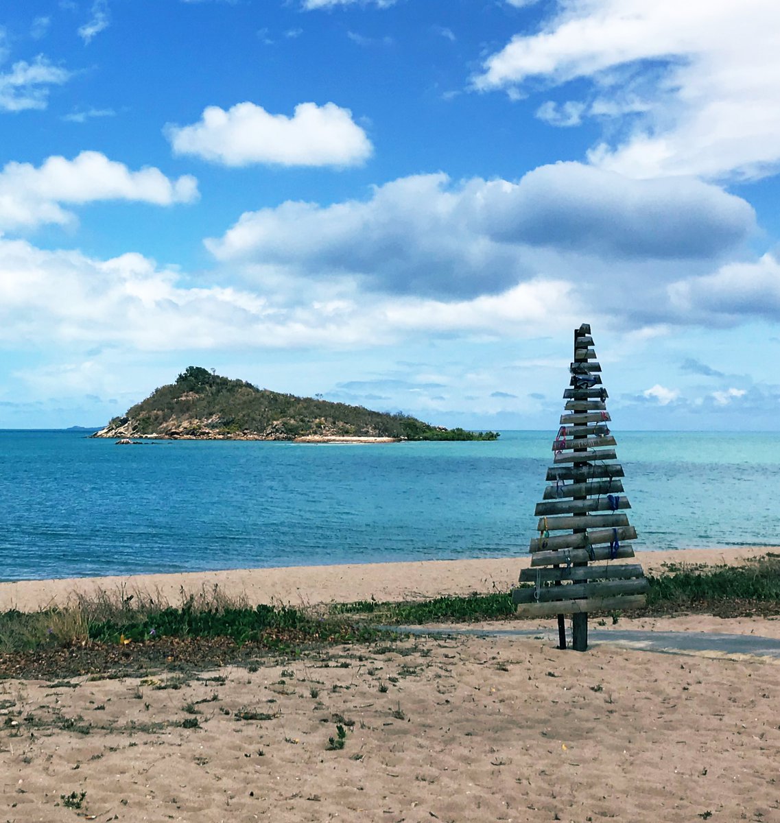 vansodyssey's tweet photo. Ready for #christmas in #hydewaybay #whitsundayisland #airliebeach #australia #beach @AirlieBeach_Qld @Queensland @WhitsundaysQLD https://t.co/ElV0zG4b69