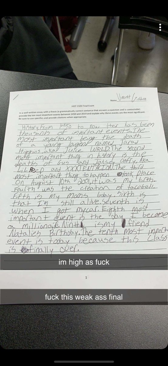 ZarriiP's tweet photo. When I tell y’all my bestfriend is sooo stupid 😭🤦🏾♀️Ik he had to fail #collegefails #college #fail #paper #history https://t.co/2pBrevdSLq