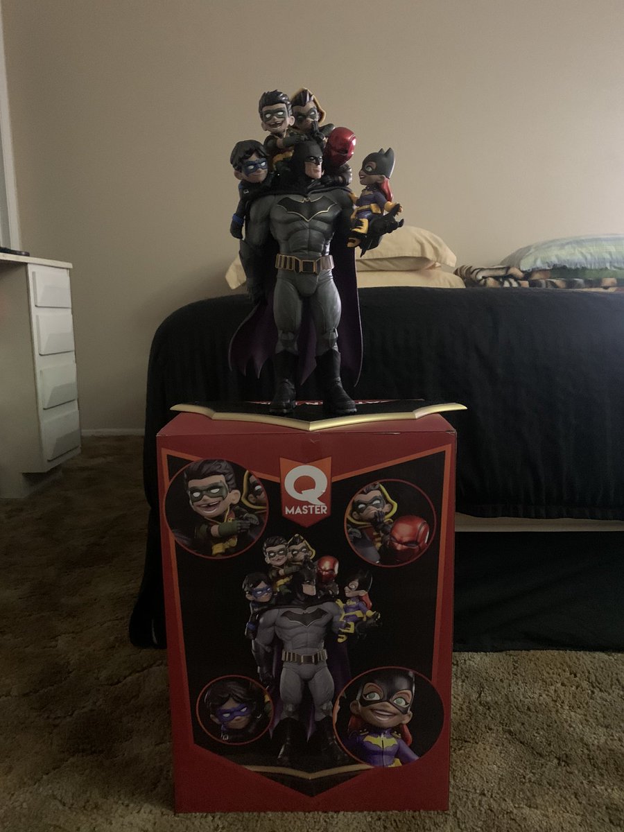 AssyrianHero1's tweet photo. I had no idea how MASSIVE this beast of a action figure was till I got It today. #Batman #QMaster #BatmanFamily #ActionFigure #DarkKnight #DCcomics #Comics #NightWing #RedHood #Robin #Batgirl #DamianWayne #BruceWayne https://t.co/R3d3xfonTC