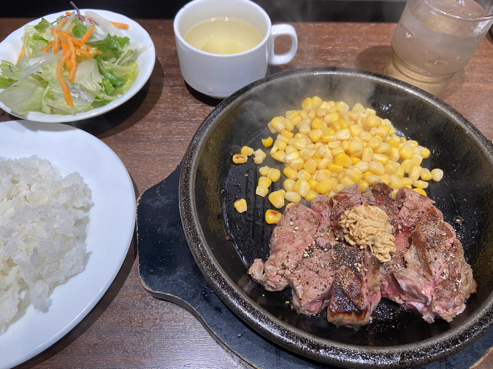 創業者自らの来店のお願いを貼り出した「いきなりステーキ」また盛り上がるといいんだけれど…。