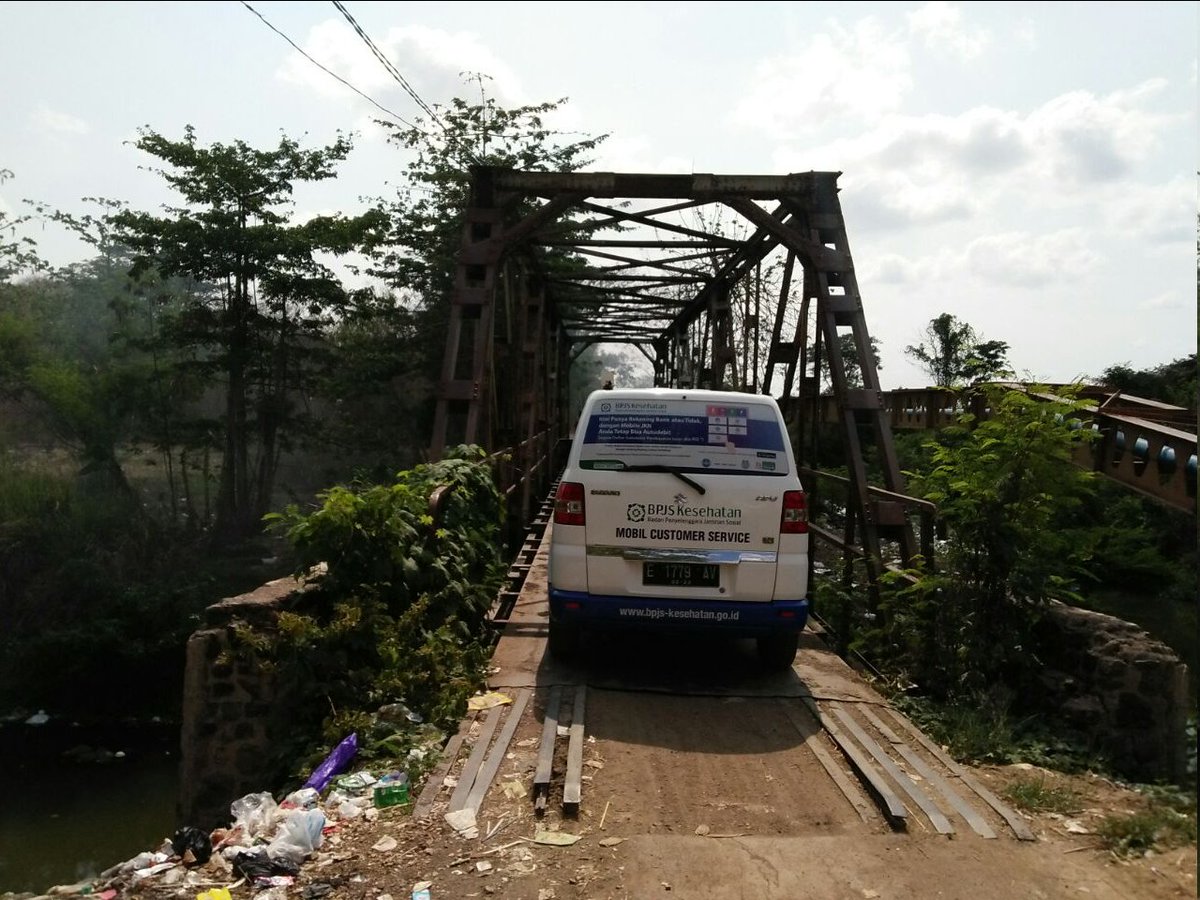 ichekdp's tweet photo. Demi melayani peserta sampai harus melewati jembatan seperti ini Luar biasa
#BPJSJemputBola https://t.co/tyjj8CCKcC