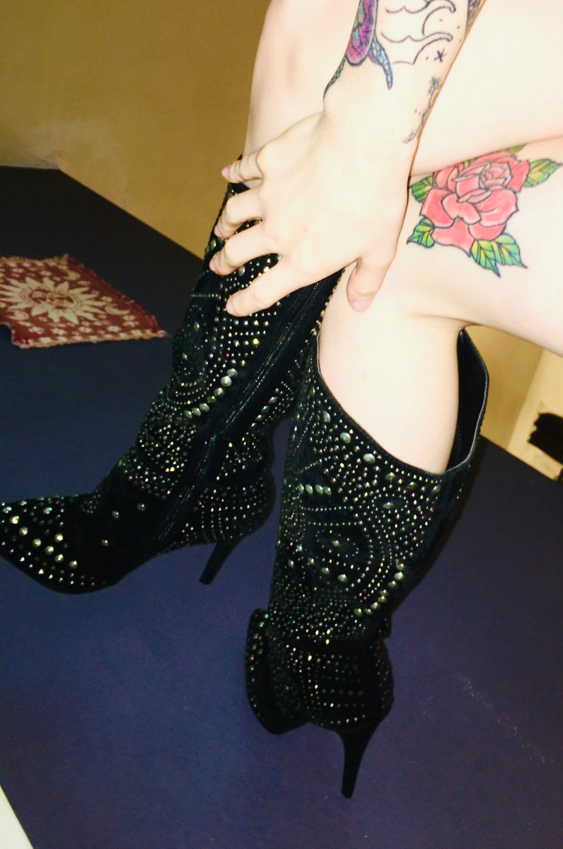 maxima_mistress's tweet photo. When I kick your balls wearing these, you’re going to drop to your knees and say “Mistress more please” 

#ballbusting #findommebrat #findom #finsubwanted https://t.co/VitQa5HMBi