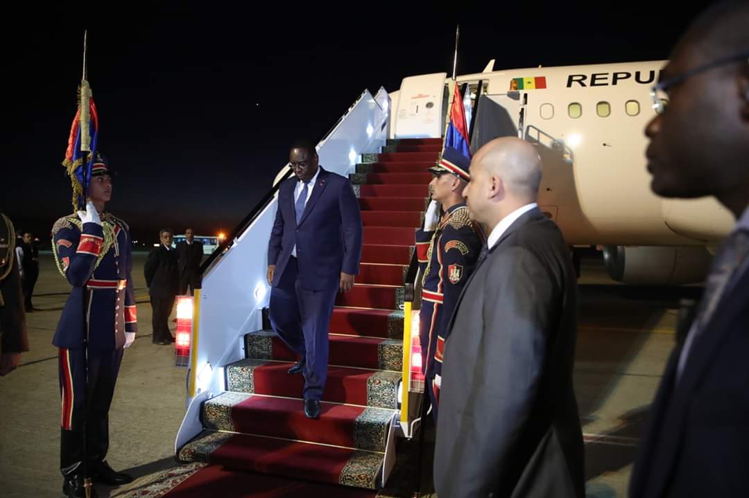 Labacult's tweet photo. Arrivé du Président @Macky_Sall à #ASSOUAN sur les bords du Nil pour participer au Forum pour la paix et le développement durables. 🇸🇳📷
#Labacult #DomouNdar #kebetu #MansourFaye @kebetu @BiramFay @MosesSarr @FayeSallMarieme @Papemalickd @fasttracksn https://t.co/IvMKn3HRzC