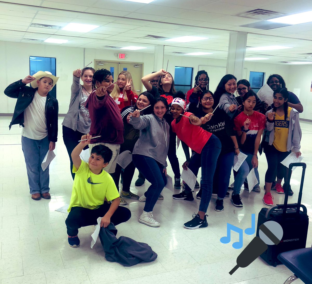 Good morning from the SJHS Choir AKA #TheGreatestShowKids 🎶 <a href="/GoBucsSJHS/">Southside Jr. High</a>  #southsideallin