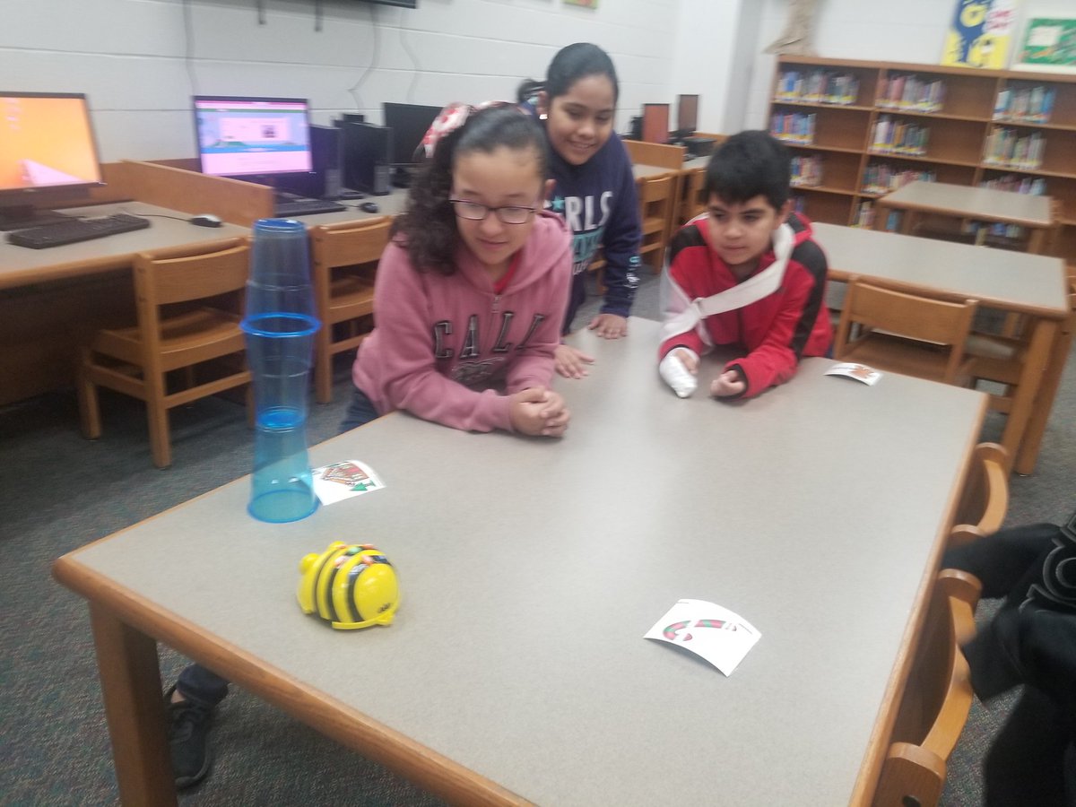 clintoncoyotes's tweet photo. Kids enjoyed coding in the library 
@codeorg @codergv @lajoyaisd 
#unplugged https://t.co/4cjdMGTX48