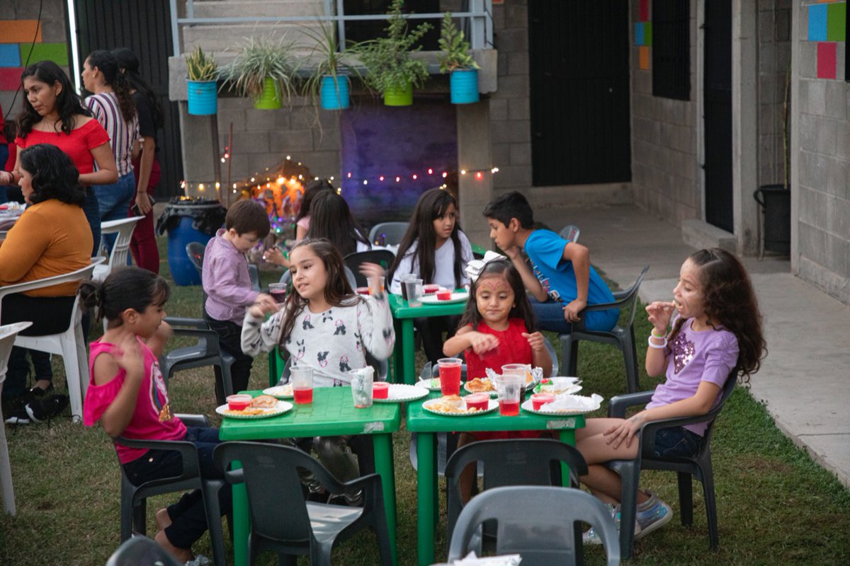 Japdesinaloa's tweet photo. 🎄✨Posada de Centro Comunitario Los Alamitos, IAP. Gracias a todos los que hicieron posible estas sonrisas. 😊🤩
#JAPSinaloa #MásCerca #Ayudar #NavidadconCausa https://t.co/FfHrtpUrw2