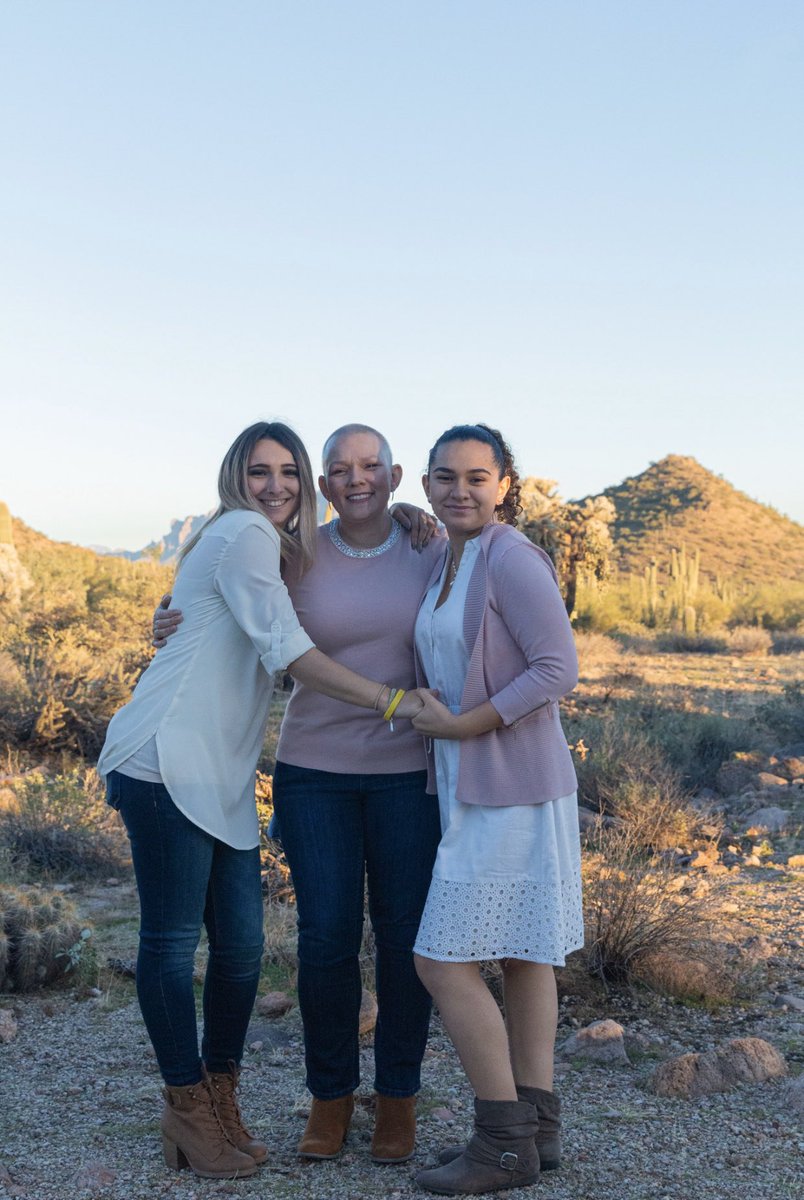PhoenixxNichole's tweet photo. We are Family Strong 4 Lisa 💛🎗 i love my family more than anything in this world, and my mom is a fighter! She will beat cancer! 💛💛 #mifamilia https://t.co/h1P8aIl8Kq