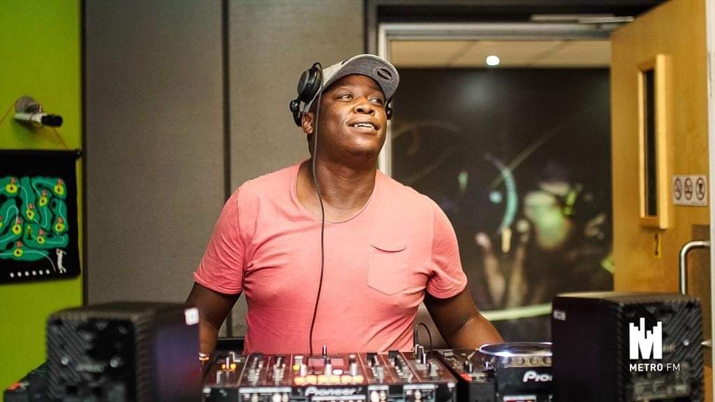 bantu_elements's tweet photo. I will forever keep my head up 🙏🙏 Do the same - and watch blessings come down on you 😉🍾

#DankiePlease 
#BantuWaBantu https://t.co/oTz7EZOt3M