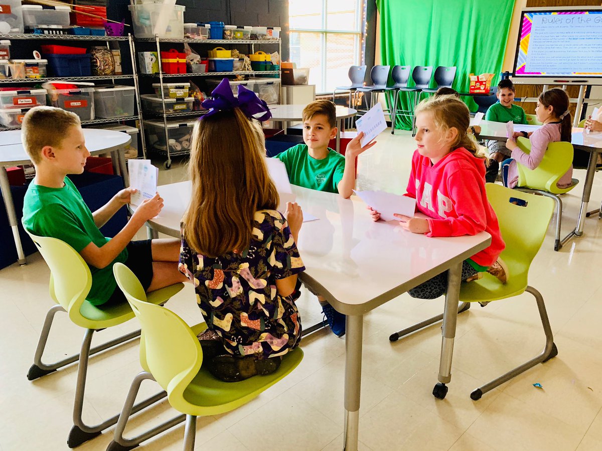 lesleyaswartz's tweet photo. A game of “Go Fifths” #thisismidwaymath @WoodwayElem https://t.co/UYgvx6OaBS