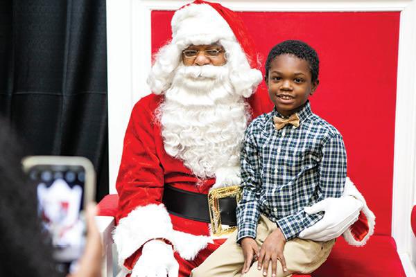 CaptureMePerfec's tweet image. Join us this Sunday the 15th only at the Soulful Santa Celebration to have your children pictures taken with Black Santa at 12 noon. We will have storytelling, vendors, crafts and more. Don’t Miss Out!