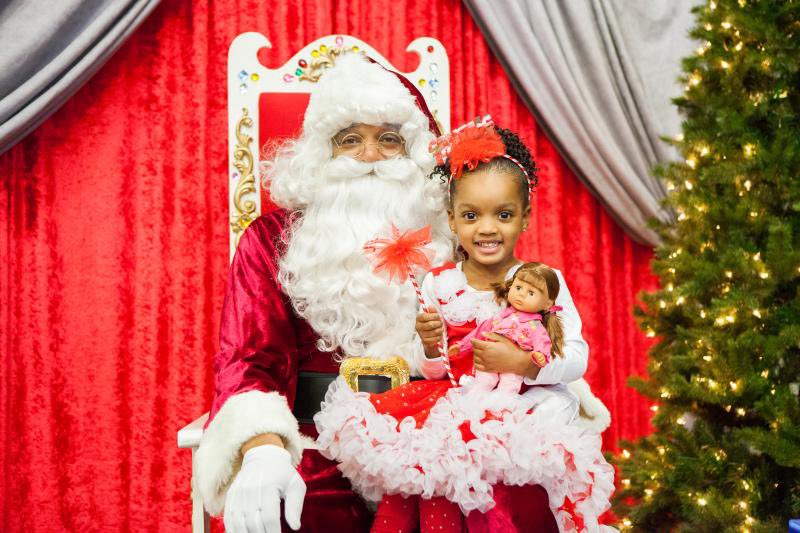 CaptureMePerfec's tweet image. Join us this Sunday the 15th only at the Soulful Santa Celebration to have your children pictures taken with Black Santa at 12 noon. We will have storytelling, vendors, crafts and more. Don’t Miss Out!