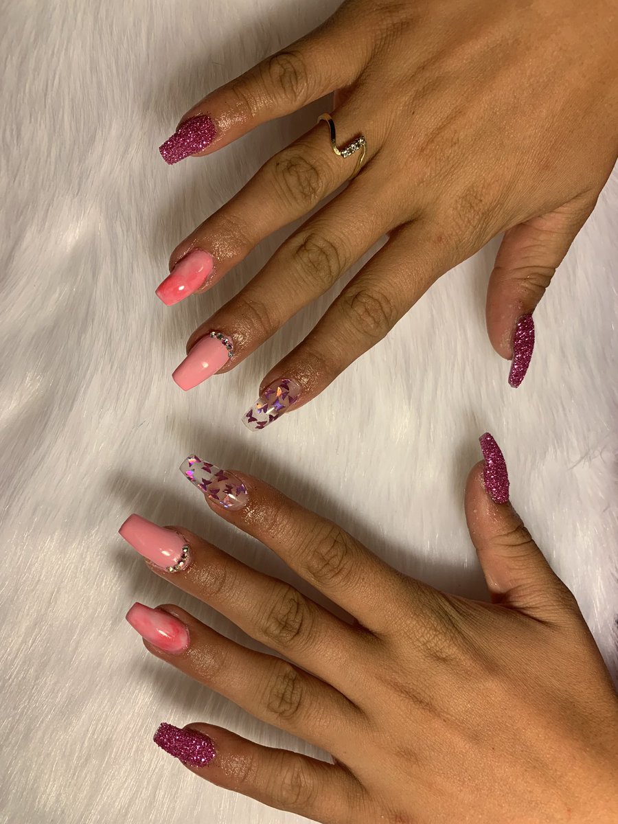 emeellyyy's tweet photo. Hey! I’m a 17 year old upcoming nail tech in Hesperia, CA. All sets are $35, I am trying to gain new clients &amp; my next client could be on your TL! Please help me get some exposure with a RT &amp; Like! Thank you guys! ❤️ Here’s a thread of some of my work and my IG @ nailsbyemeely 💅🏼 https://t.co/ehD9TohNqk