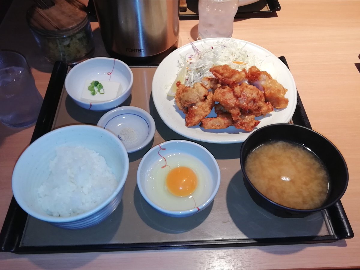 モアイ 王国民 やよい軒 唐揚げ定食 730円 生卵 60円 やよい軒の唐揚げは安定して美味しいですね 今回は生卵 も付けたので 卵かけご飯に 久しぶりに卵かけご飯を食べましたが美味しかったです こんなんでいいんですよ 卵かけご飯は お洒落じゃなくて モアイ 王国民 やよい軒 唐揚げ定食 730円 生卵 60円 やよい軒の唐揚げは安定して美味しいですね 今回は生卵 も付けたので 卵かけご飯に 久しぶりに卵かけご飯を食べましたが美味しかったです こんなんでいいんですよ 卵かけご飯は お洒落じゃなくて