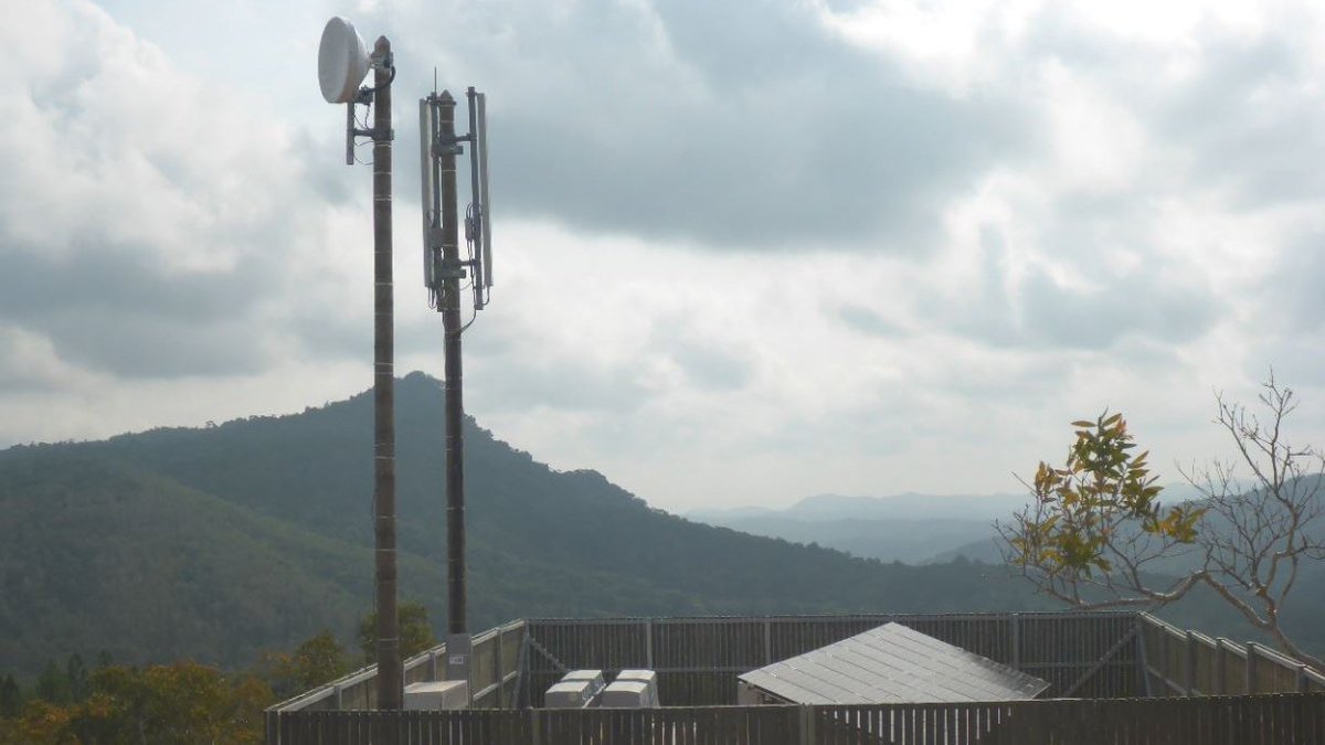 👉Mise en service d'un nouveau site mobile #3G  : 

▶️"PARC DES GRANDES FOUGERES" 

Au total, 392 sites sont déployés dont 390 équipés en 3G.

▶️Pour suivre le déploiement : bit.ly/2CUrvaT