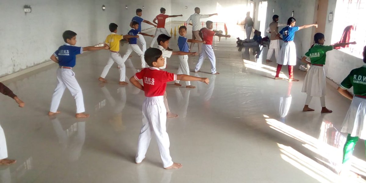 WorldRoshan's tweet photo. Roshan Dhoreliya World School has Taekwondo classes for students.Martial arts taught to school aged participants is highly beneficial for their growth and development.Regular practice will ensure students achieve a healthy and mobile body and focus and attentiveness during school https://t.co/frUrGQ26n2