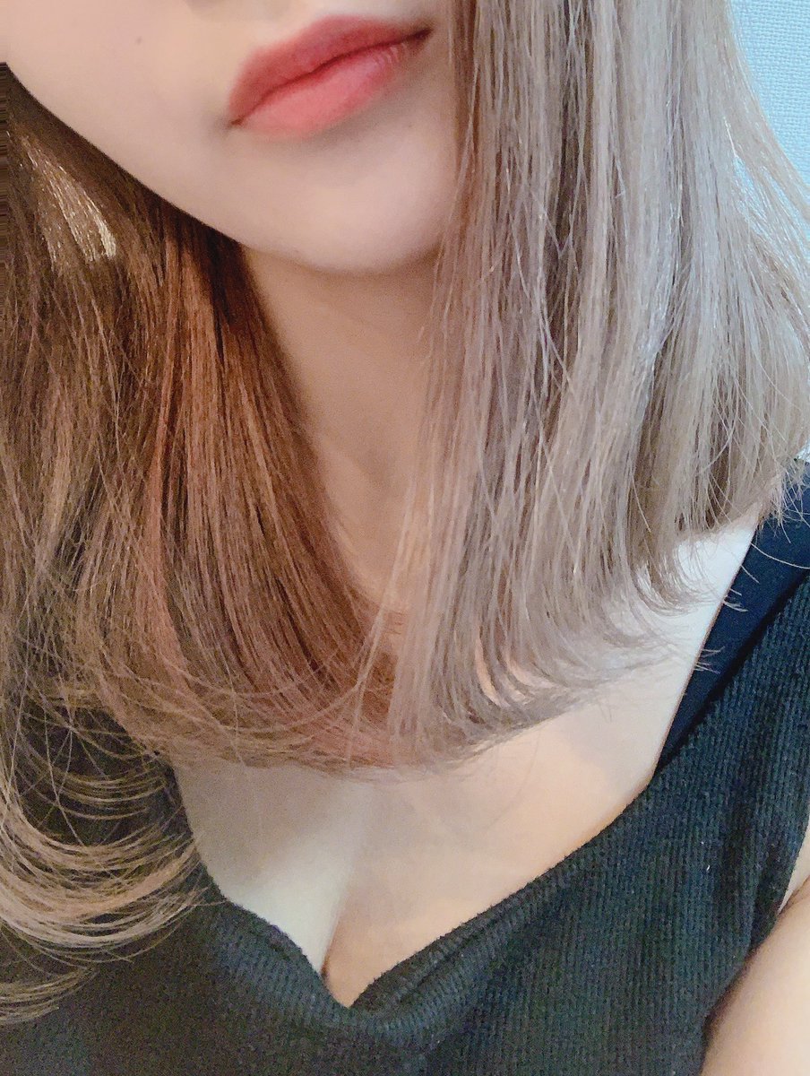 devilsrina's tweet photo. 出勤してます❣️
20時まで黄金町ルームにおります😃☀️

ワセリンは万能じゃ〜！
くちびるが柔らかくなる💋💗 https://t.co/IR5zDcDgLh