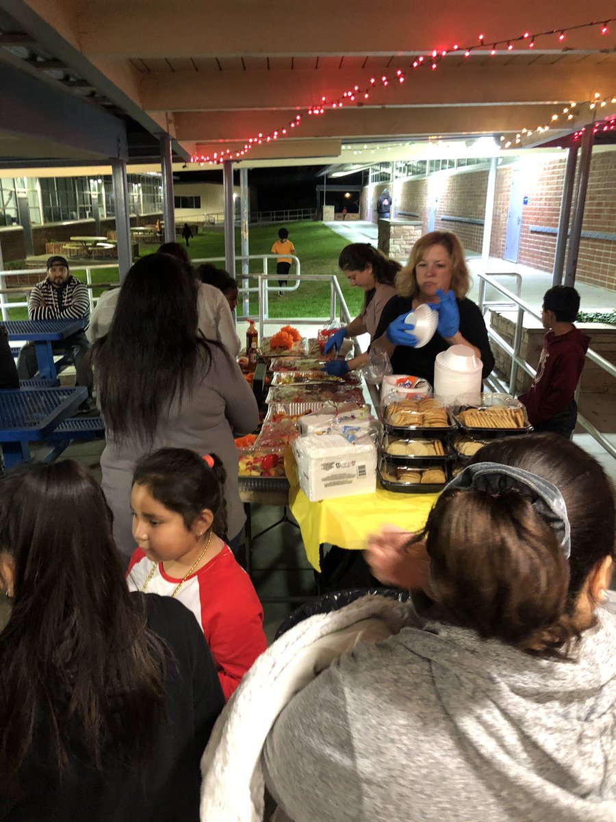 SteamWalnut's tweet photo. Kindness all around Walnut tonight. Thanks you staff and
@PtaWalnut for making this night possible #lhscd #LHSCDCommits https://t.co/RJOuKfOGeW