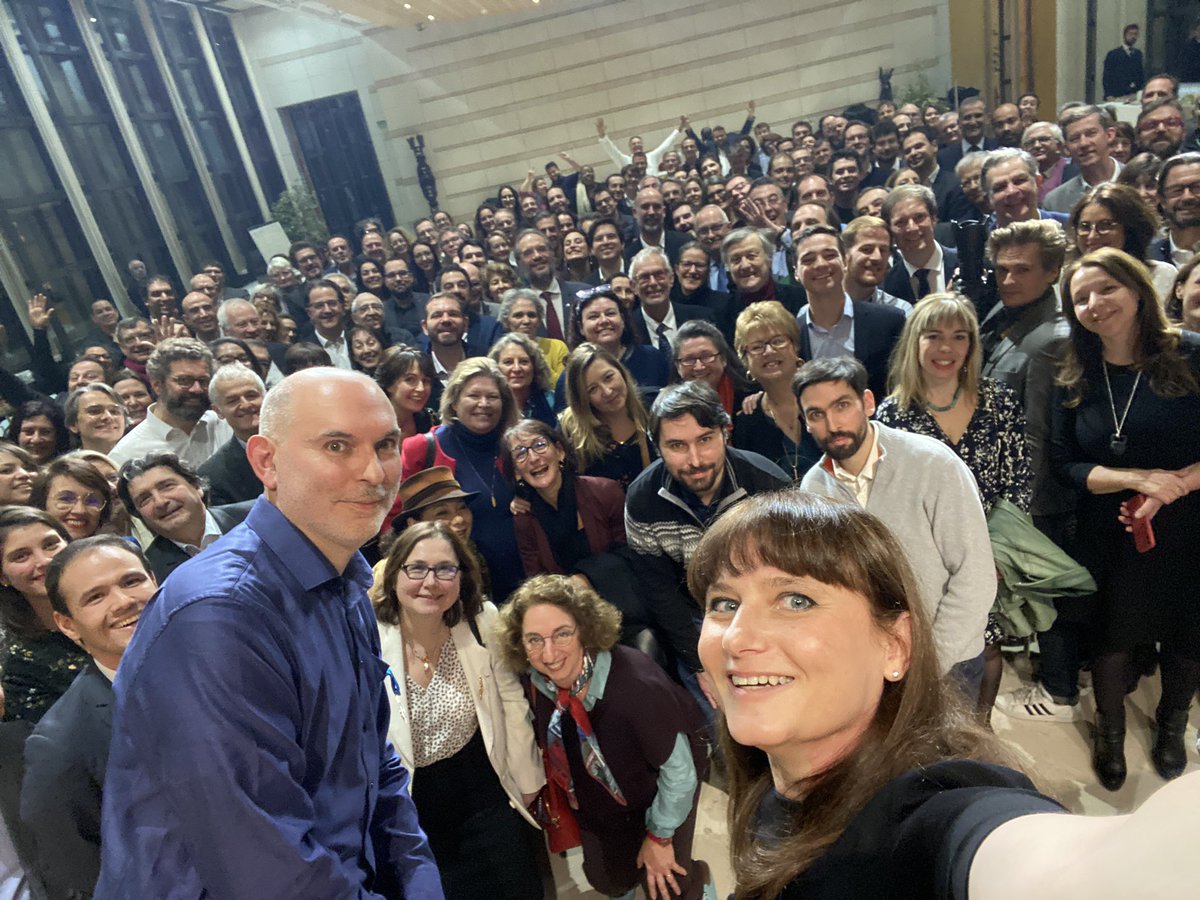 PironTristan's tweet image. Toutes mes félicitations @olivez chevalier de l&apos;ordre du mérite !

Notre maxime pour le numérique depuis 4 ans se vérifie encore &amp;amp; toujours : dans le numérique, il y a  toujours 1 Olivier &amp;amp; 1 nantais (Photo @fannysparty)

#CES
#vivatech
#labpostal 
#web2day

Cc @TheDarkPixel