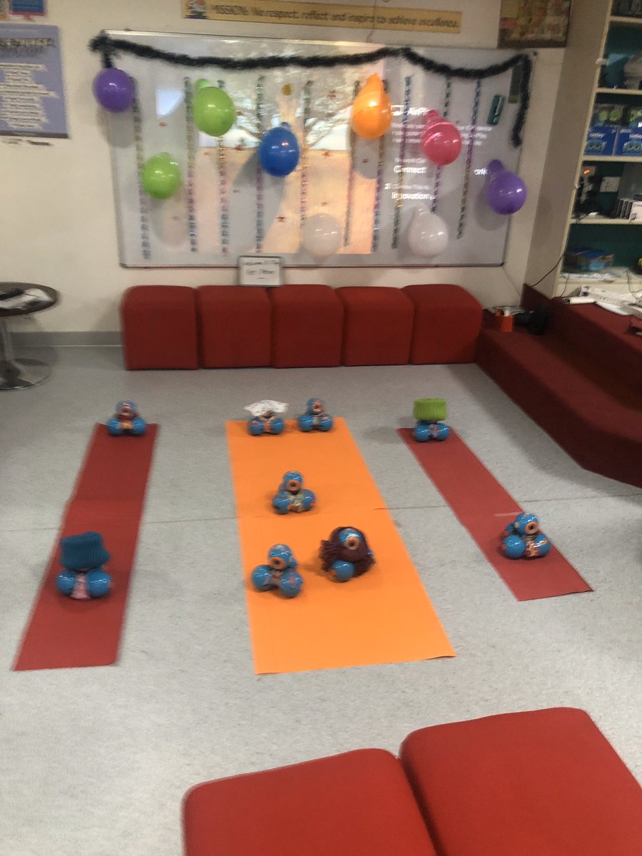 KSThakral's tweet image. Our first ever #BotProm by our #GirlsWhoCode club - Worth rushing out of the #TBSDelhi AGM2019 for. #CSWeek2019 @DashanddotNL