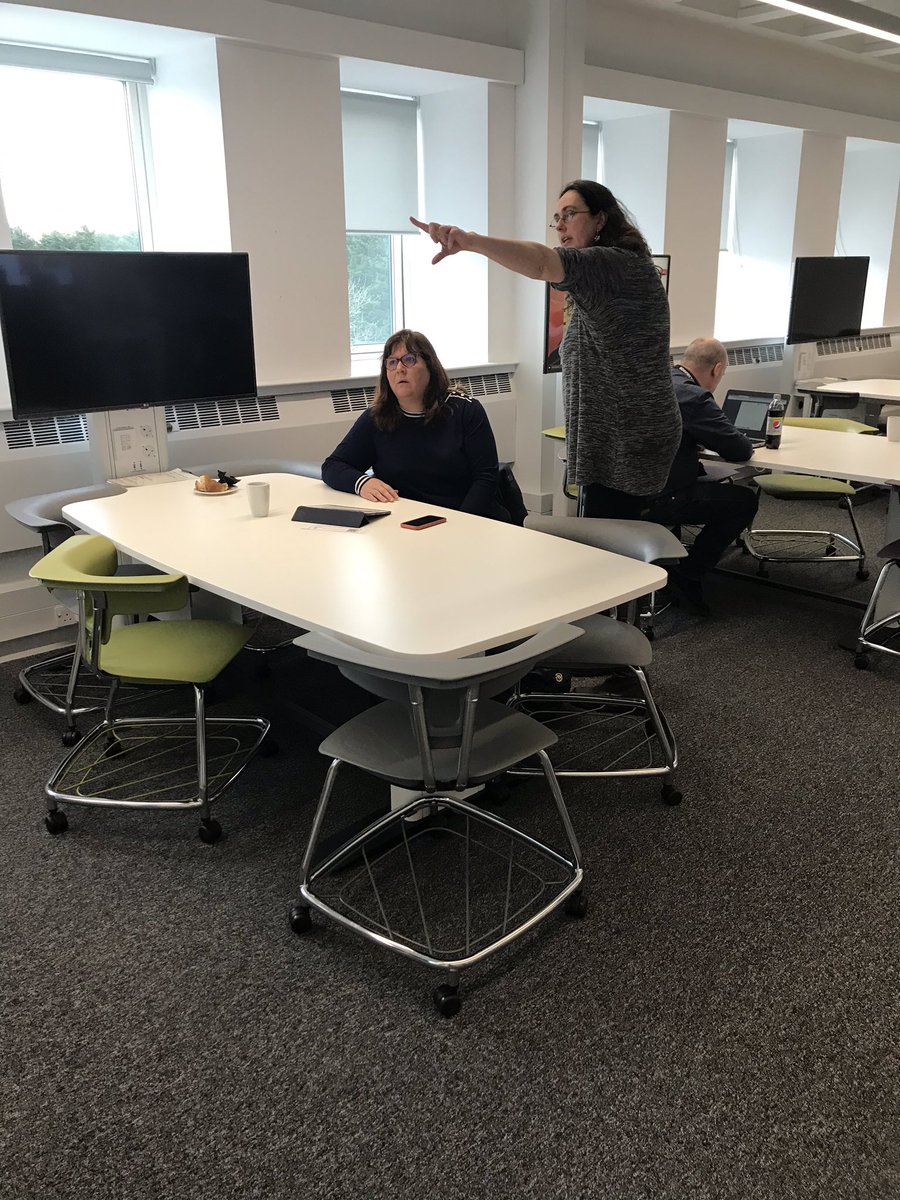 ecmcglone's tweet image. Dr Proctor in action at our brown bag breakfast session on padlet! #GSBSBBS