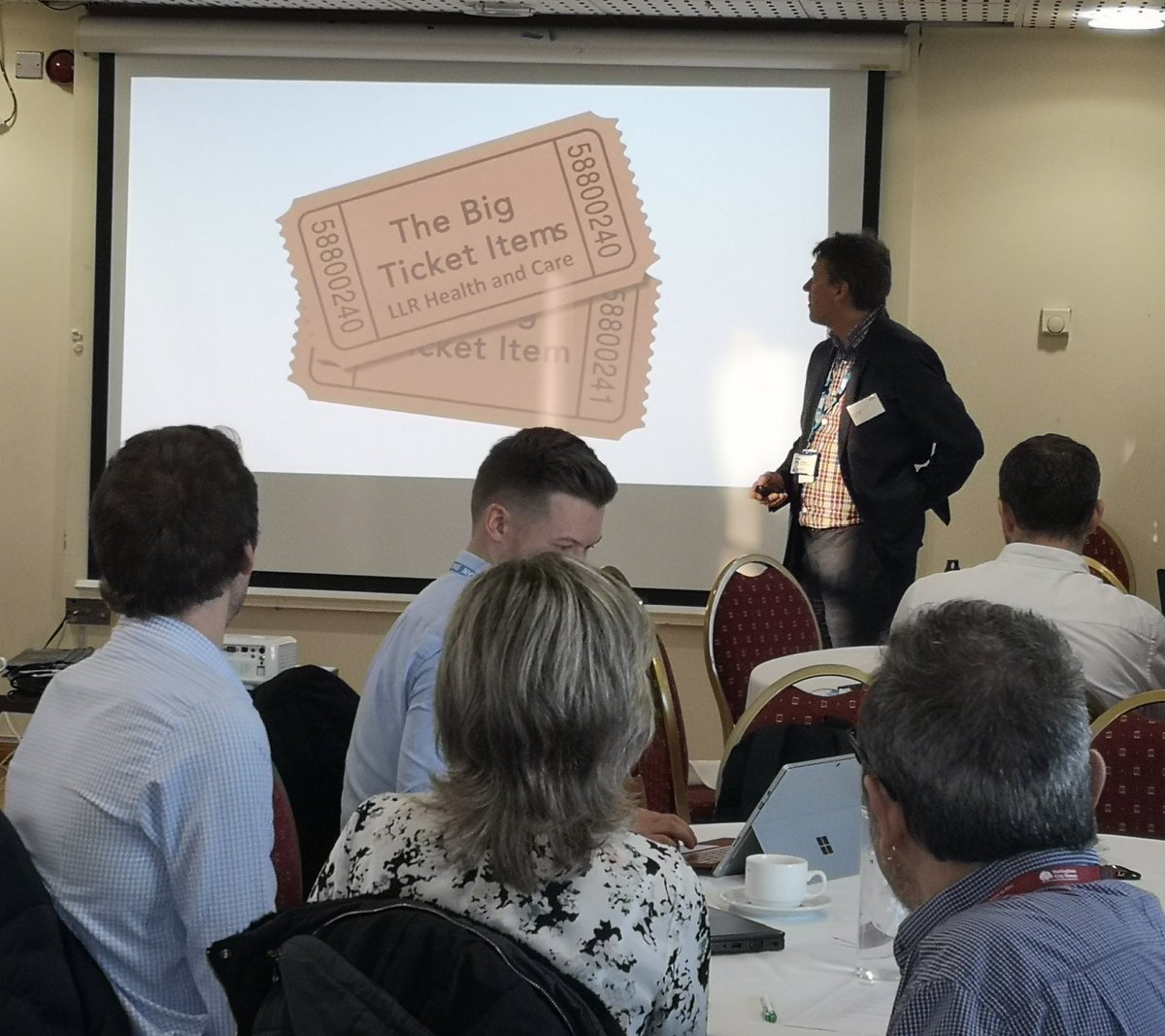 Healthinn_em's tweet photo. Following Ian Wakefield, Head of @LeicsHis, who has opened our joint Digital event with @NHSDigital, Andy Carruthers is now talking about @Leic_hospital designing, developing and implementing an electronic patent record.
#EMDHCN https://t.co/tWmcWZYUrv