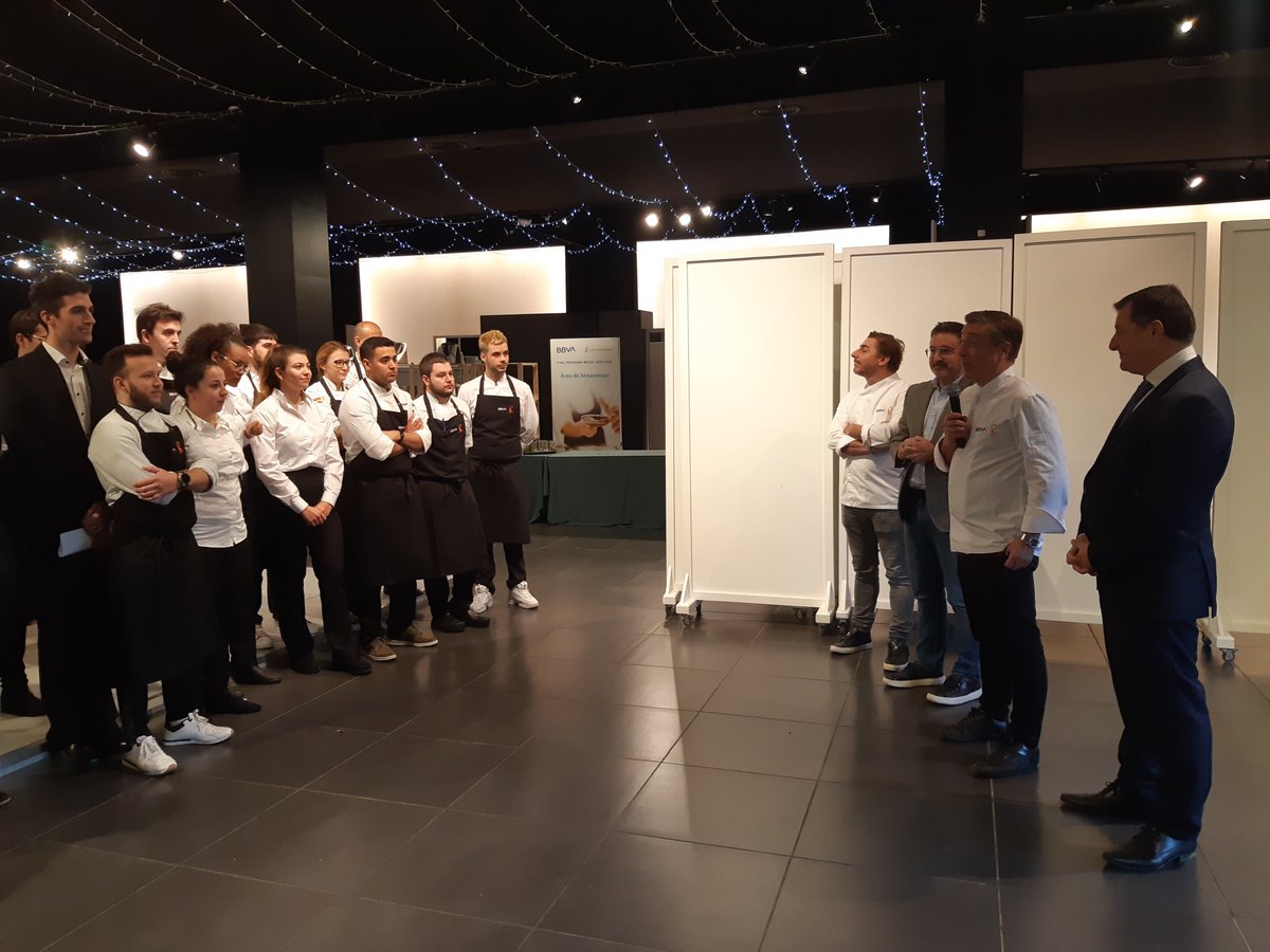 ¡Nervios a flor de piel! 😬 Ya empieza la final de las #BecasBBVACeller. ¡Mucha suerte, aspirantes! 🍀 @CellerRocaBBVA <a href="/CanRocaCeller/">El Celler de Can Roca</a> 👉 bbva.info/346mCUJ
