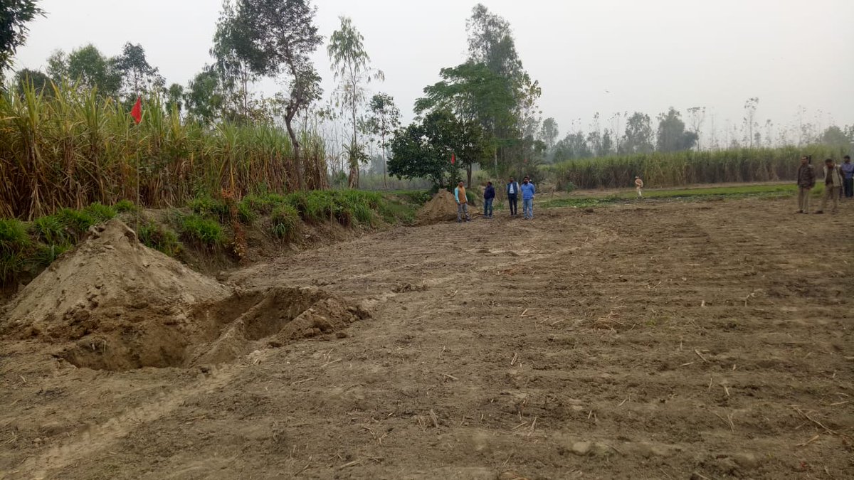 DKhatauli's tweet photo. Village Hussainpur Bhopada me Kali Nadi ka measurement karakar land khali karaya https://t.co/ghGsyDq6yY flag bhi lagaya Gaya. https://t.co/eGSIzlDQh0