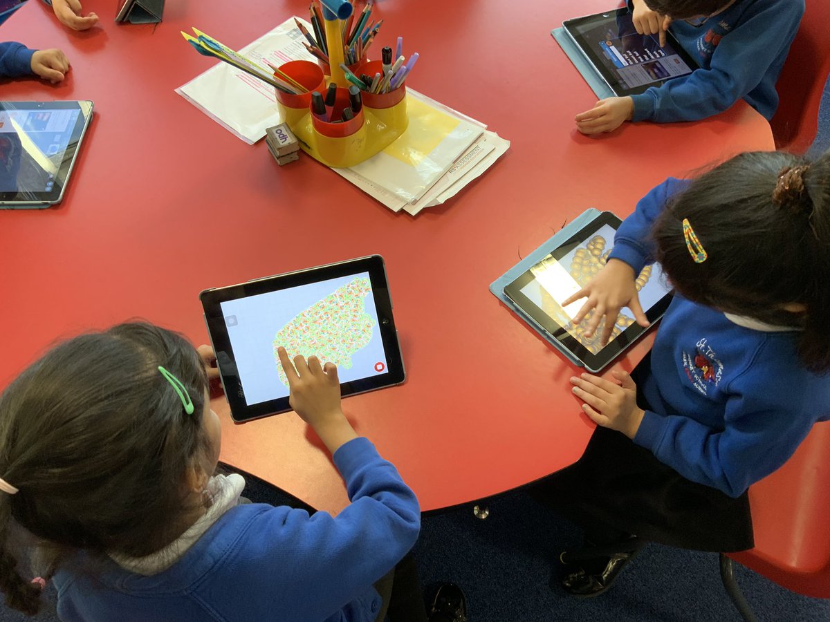 Year 1 with the iPad2 and <a href="/gotynker/">Tynker</a>. 6 year old tech and still brilliant lessons. <a href="/StThomasCofE/">StThomasCofE</a>