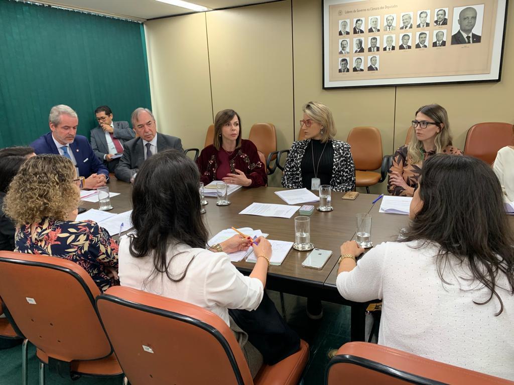 somosfonif's tweet photo. O FONIF e os deputados federais Bibo Nunes e Dorinha se reuniram com representantes dos Ministérios da Economia e da Educação nesta terça (10). O objetivo do encontro foi esclarecer aos representantes do Executivo as dúvidas com relação ao PLP 134. https://t.co/VNORVG2vJq