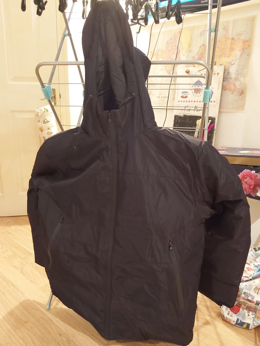 simonotstreets's tweet photo. Thank you to @darkpeakgear for donating 17 brand new winter jackets for our clients in #Kirklees and #Bradford who are homeless or vulnerably housed #onesoldonegiven https://t.co/tIZube6saU