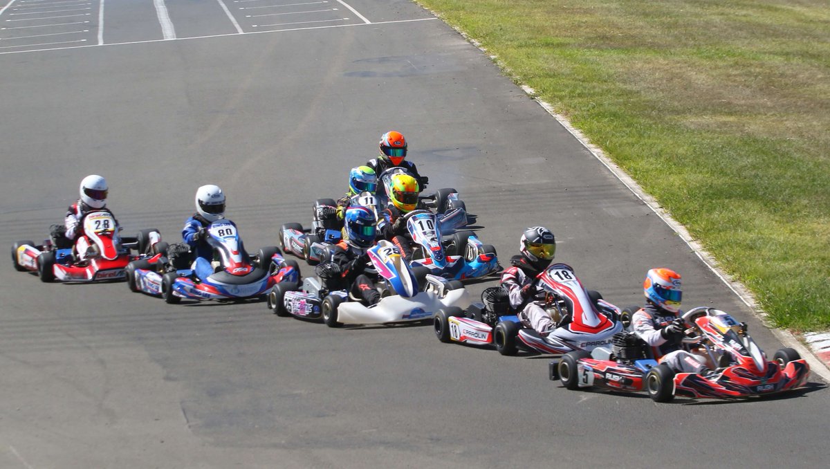 RacingAdvanced's tweet image. Nothing like getting your foot in the door at the start! #PollPosition #MotorSports #GoKart #HumpDay #Parolin