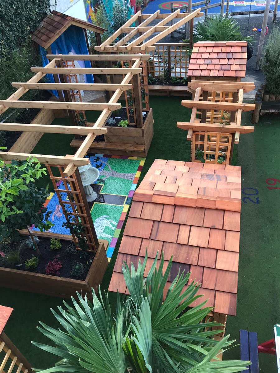Schools_designs's tweet photo. Just in time for Christmas, Robert‘s famous Team of Master Craftsmen, have last week completed this beautiful Laudato Si Prayer Garden, for the Shepherds Bush Catholic Primary School. 
#LaudatoSi #prayergarden #earlyyears #school #beautifulgarden https://t.co/Gqi5ql4i2N