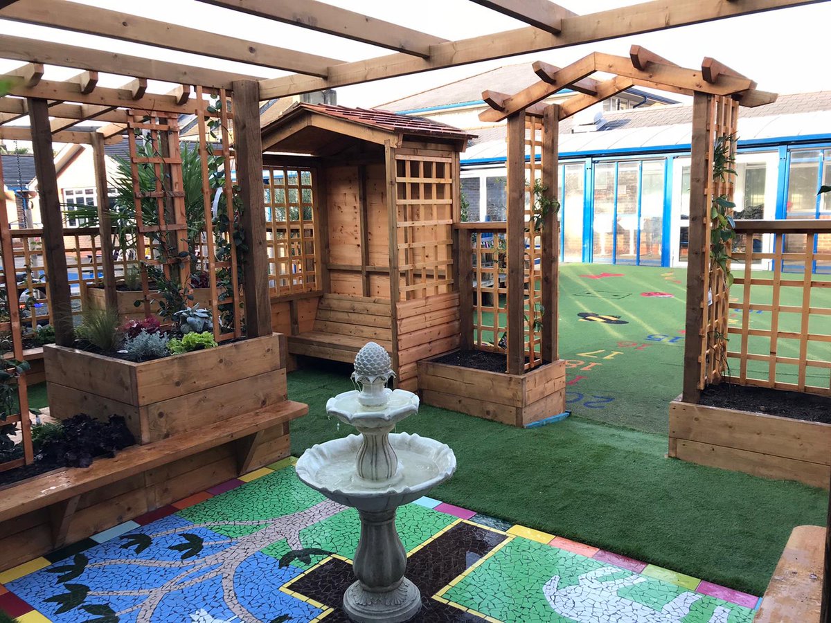 Schools_designs's tweet photo. Just in time for Christmas, Robert‘s famous Team of Master Craftsmen, have last week completed this beautiful Laudato Si Prayer Garden, for the Shepherds Bush Catholic Primary School. 
#LaudatoSi #prayergarden #earlyyears #school #beautifulgarden https://t.co/Gqi5ql4i2N