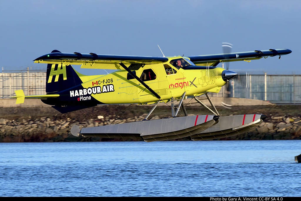 ElectricVTOL's tweet photo. Exclusive photos by VFS member Gary Vincent capture the Harbour Air #eCTOL first flight milestone: "@HarbourAirLtd and @MagniX Announce Successful Flight of World’s First Commercial #ElectricAirplane". Learn more: 
https://t.co/D6X3qGcp99
Photos are free to use only with credits. https://t.co/LT3iKVZfPM
