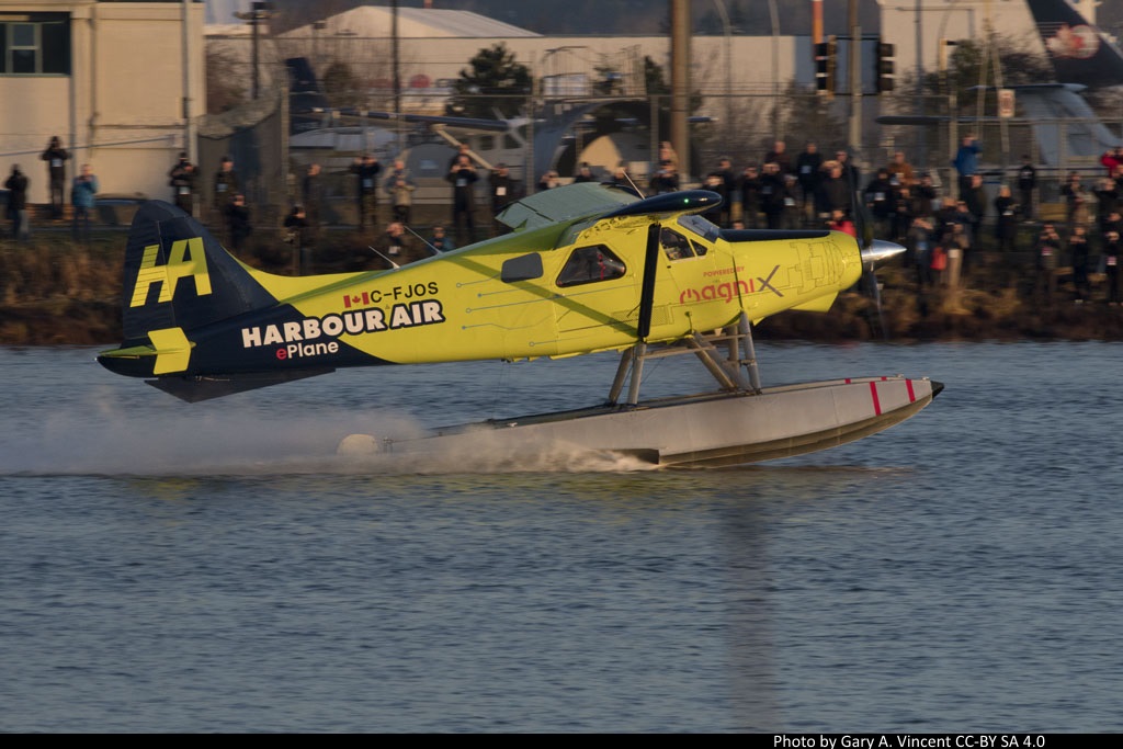ElectricVTOL's tweet photo. Exclusive photos by VFS member Gary Vincent capture the Harbour Air #eCTOL first flight milestone: "@HarbourAirLtd and @MagniX Announce Successful Flight of World’s First Commercial #ElectricAirplane". Learn more: 
https://t.co/D6X3qGcp99
Photos are free to use only with credits. https://t.co/LT3iKVZfPM