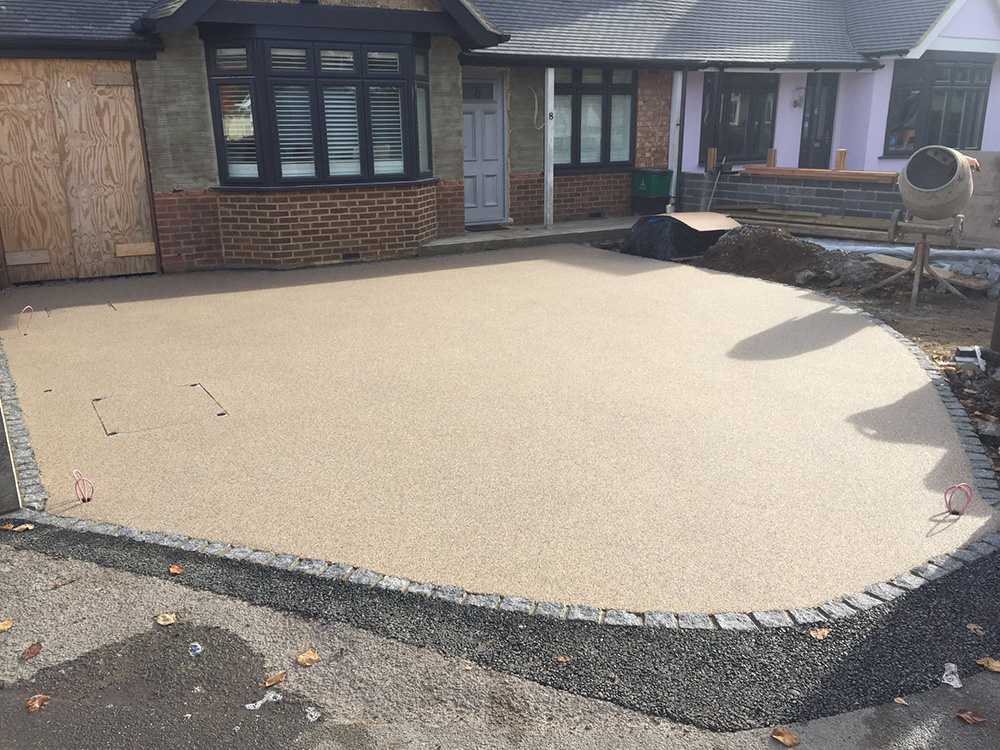 #WednesdayWisdom When gardens or driveways are remodelled, both areas are invariably impacted upon. RSP's dual service offering has been designed to deliver a one stop solution for our clients which is all managed by one project manager. rossprojects.co.uk/Residential-La…